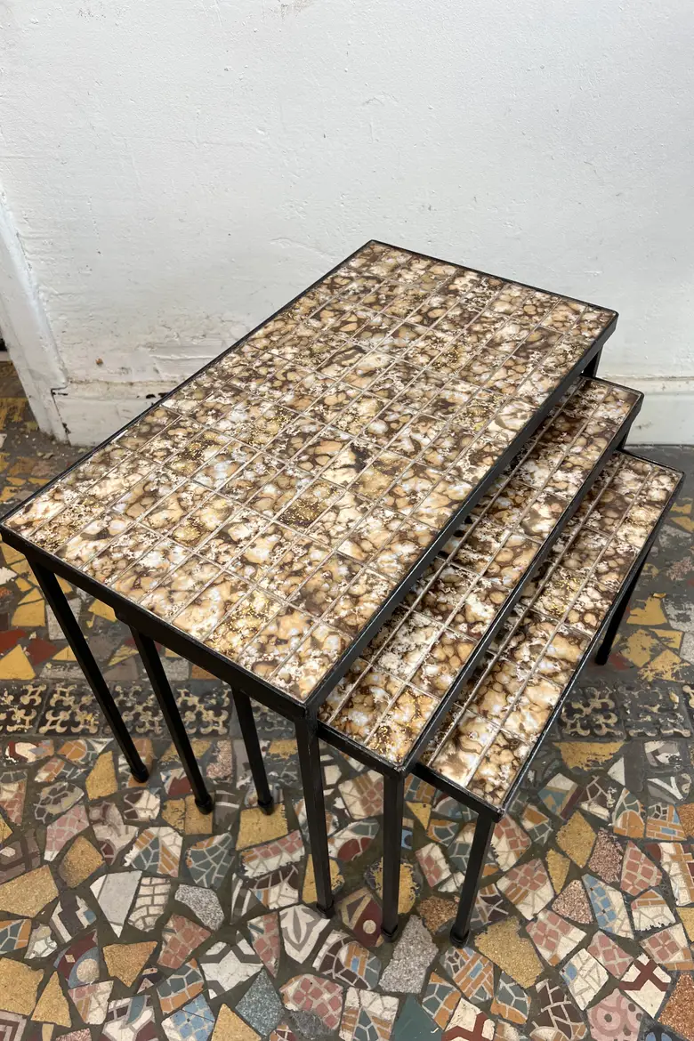 Ensemble de trois tables gigognes années 60
