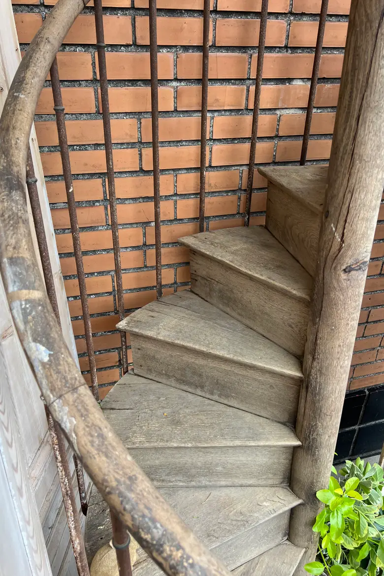 Escalier en colimaçon en chêne – fin XVIIIe siècle