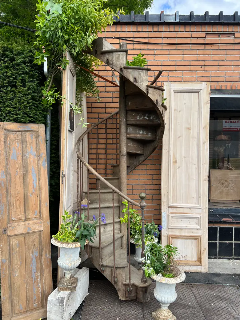 Escalier en colimaçon en chêne – fin XVIIIe siècle