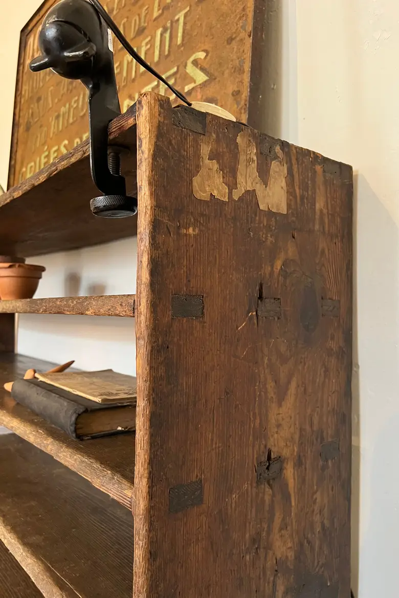 Étagère art populaire en bois Début XXème