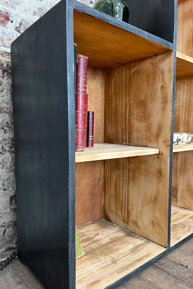 Étagère asymétrique