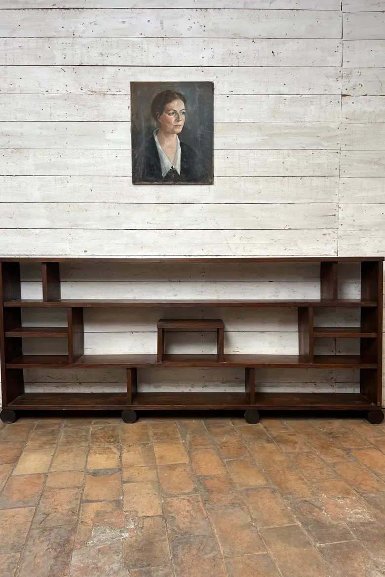 Étagère brutaliste