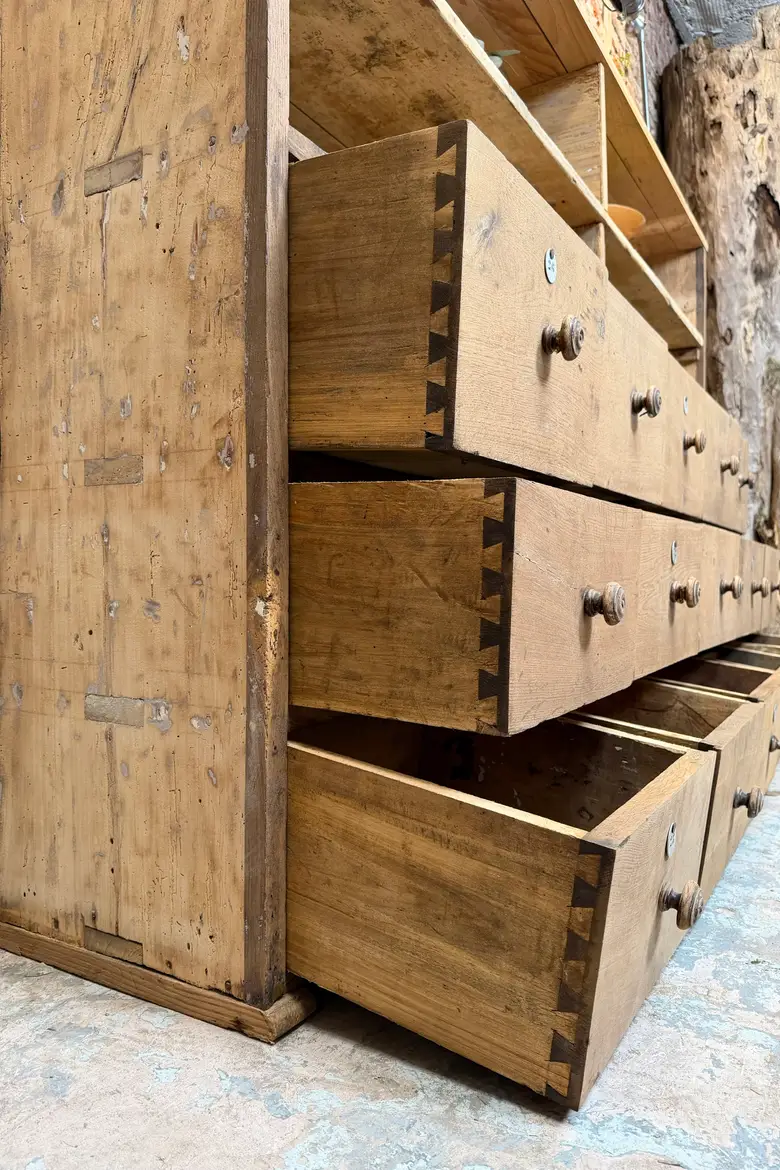 Étagère d’atelier à tiroirs
