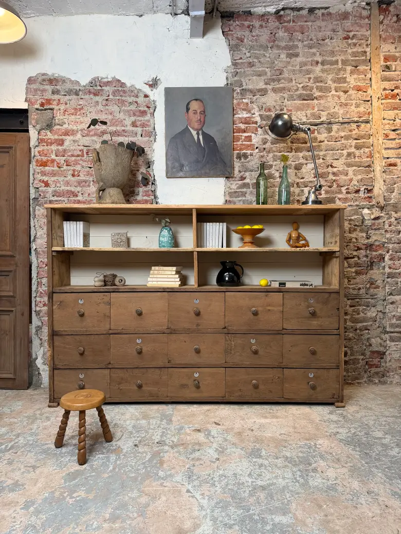 Étagère d’atelier à tiroirs
