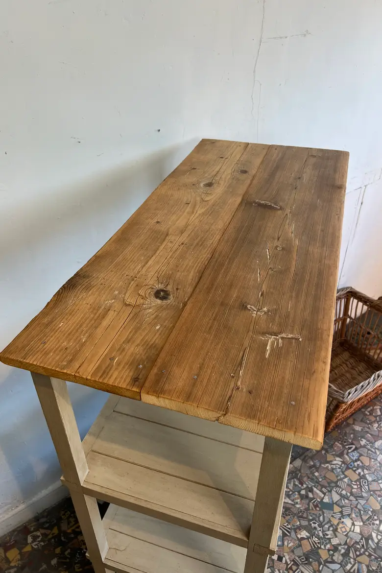 Étagère en sapin