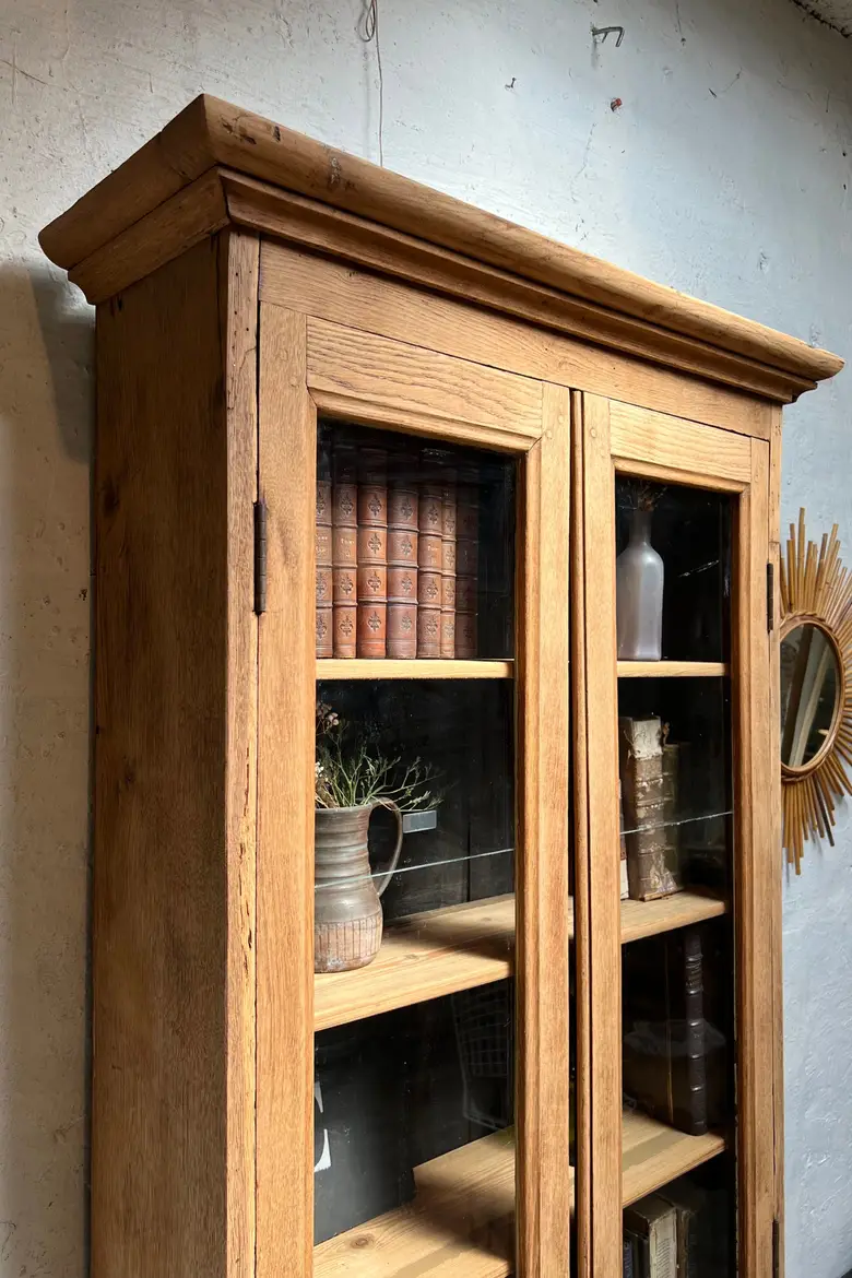 Étroite vitrine en chêne Deb XXème