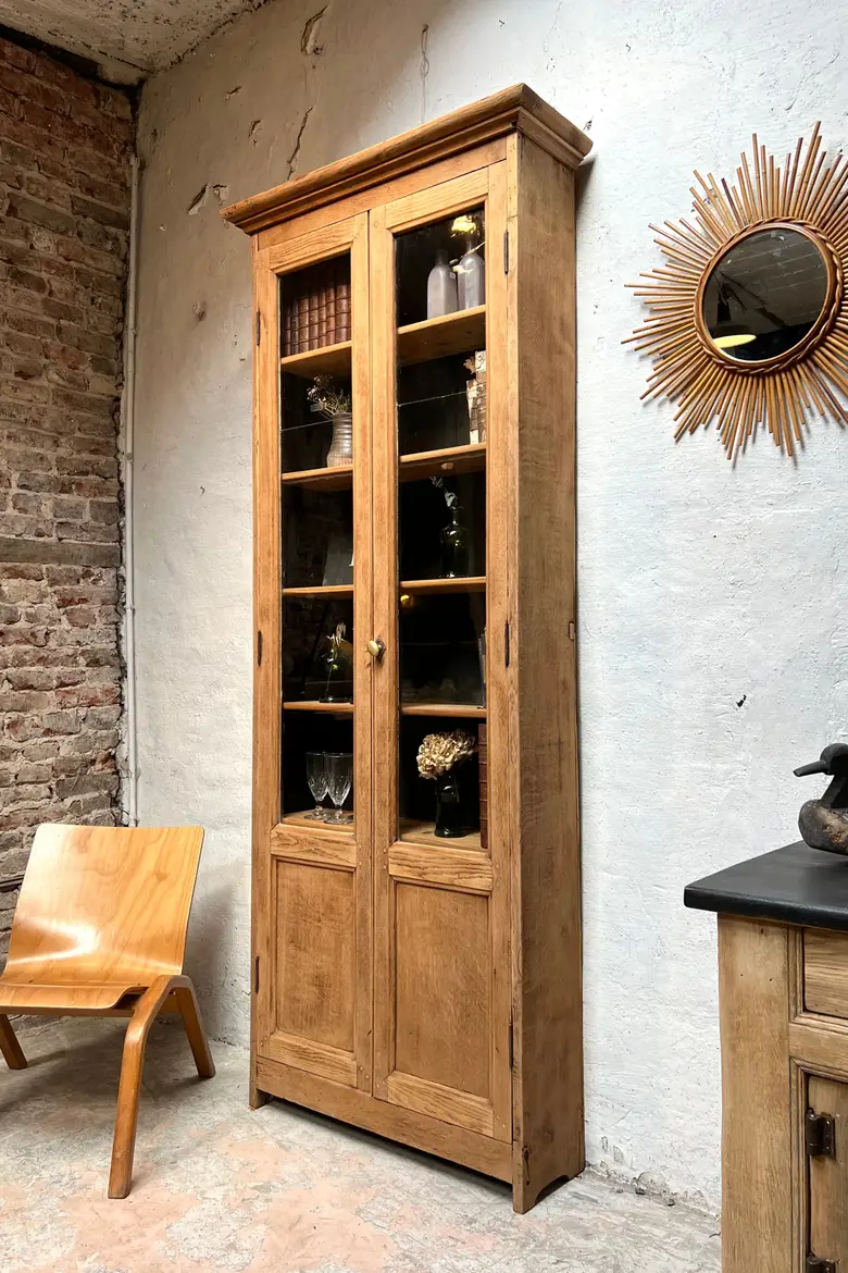 Étroite vitrine en chêne Deb XXème
