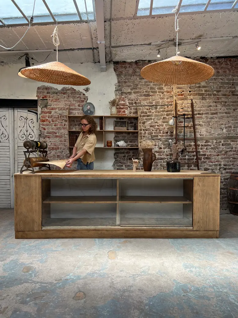 Exceptionnel comptoir de commerce en chêne – Années 50