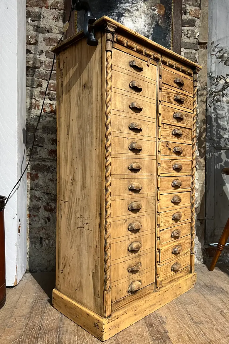 Exceptionnel meuble de bijoutier