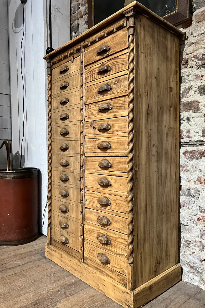 Exceptionnel meuble de bijoutier