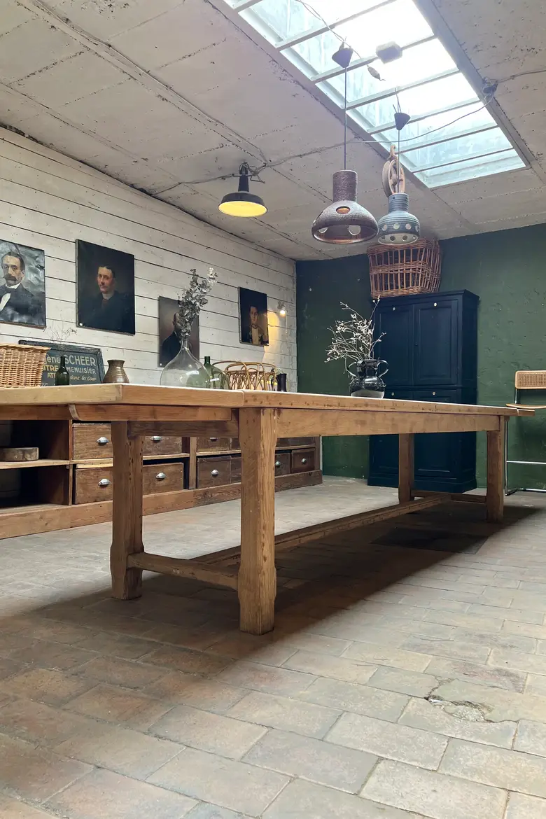 Grande table ancienne en chêne clair avec 2 rallonges