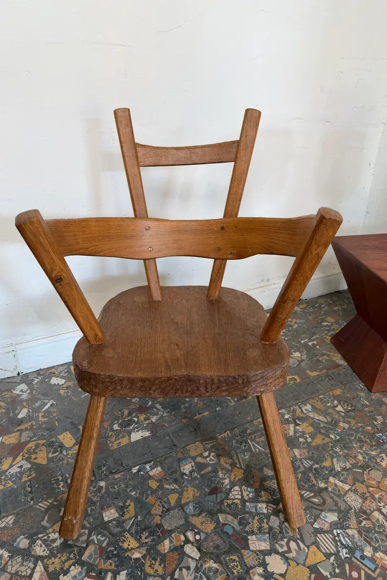 Fauteuil brutaliste en orme et chêne – années 50