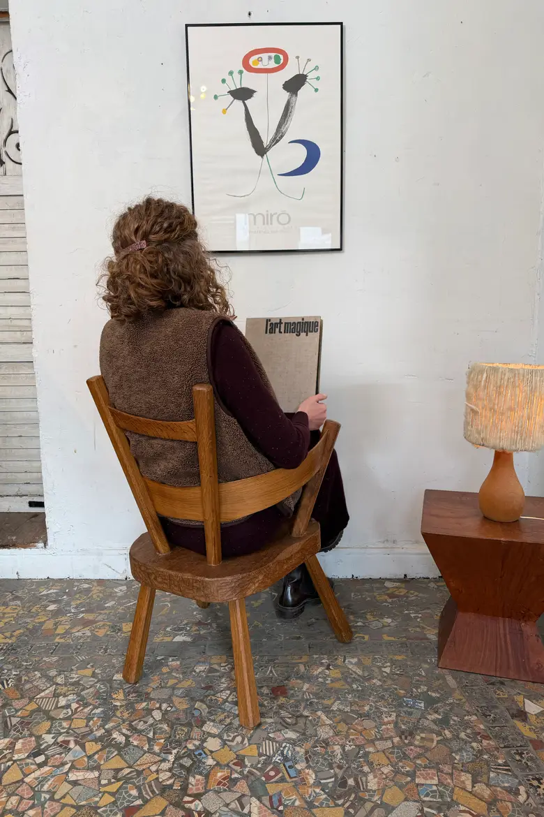 Fauteuil brutaliste en orme et chêne – années 50