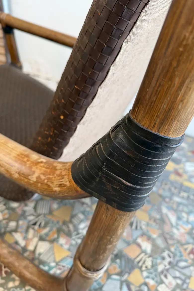 Fauteuil en bambou et cuir tressé – années 70