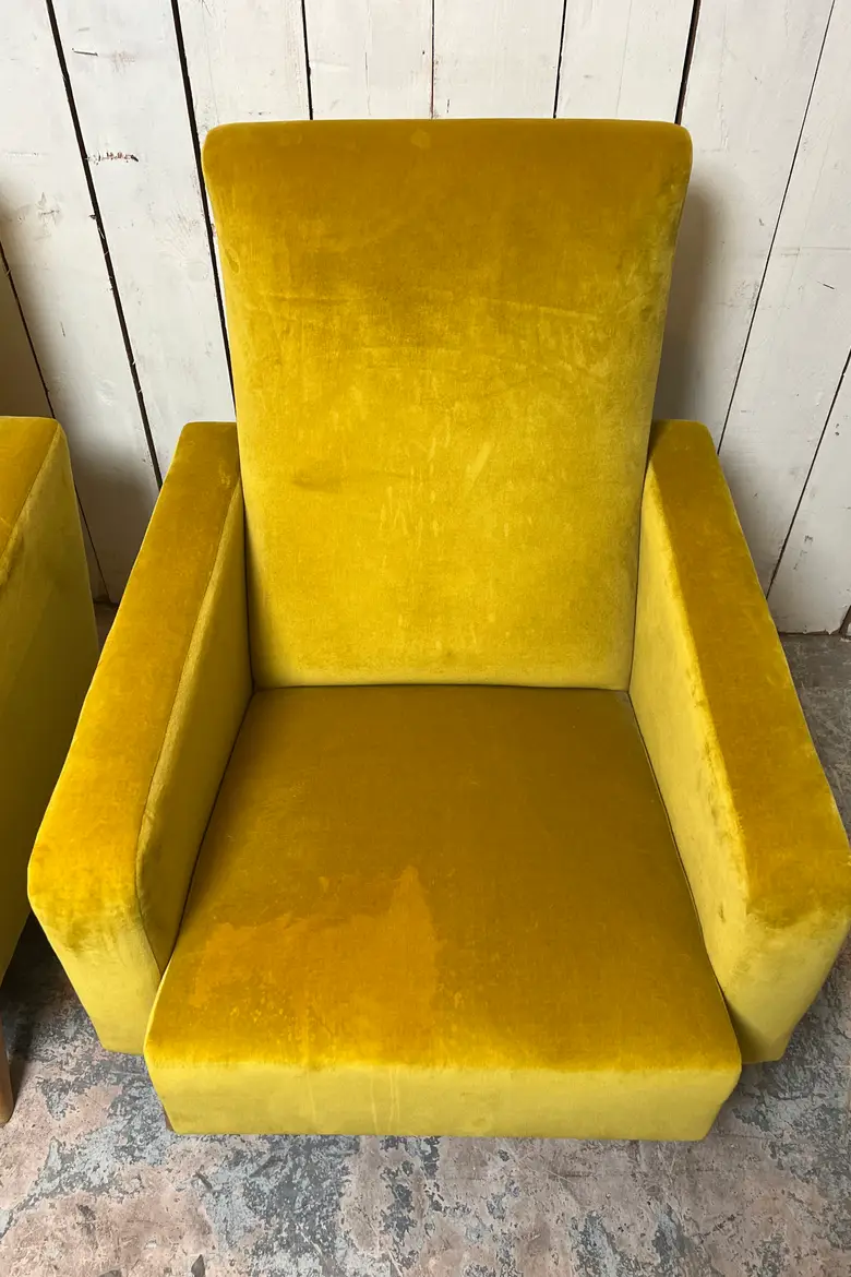 Fauteuil en velours années 60