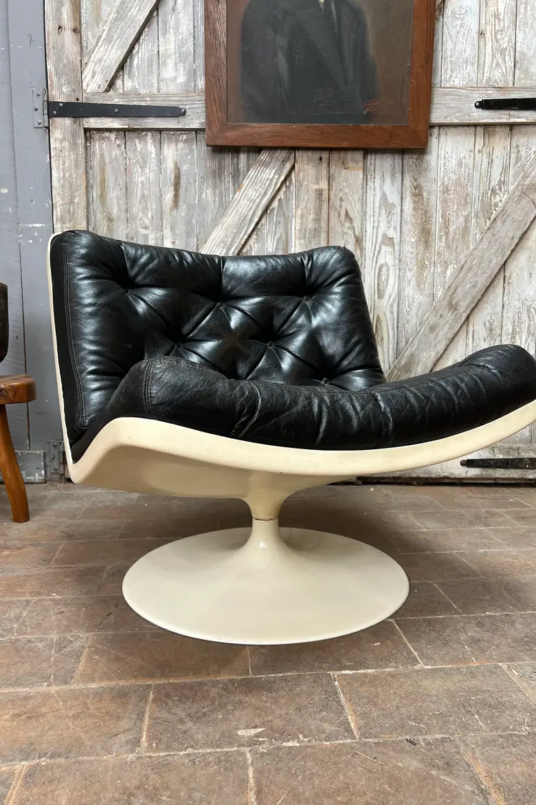 Fauteuil pivotant en cuir de Geoffrey Harcourt