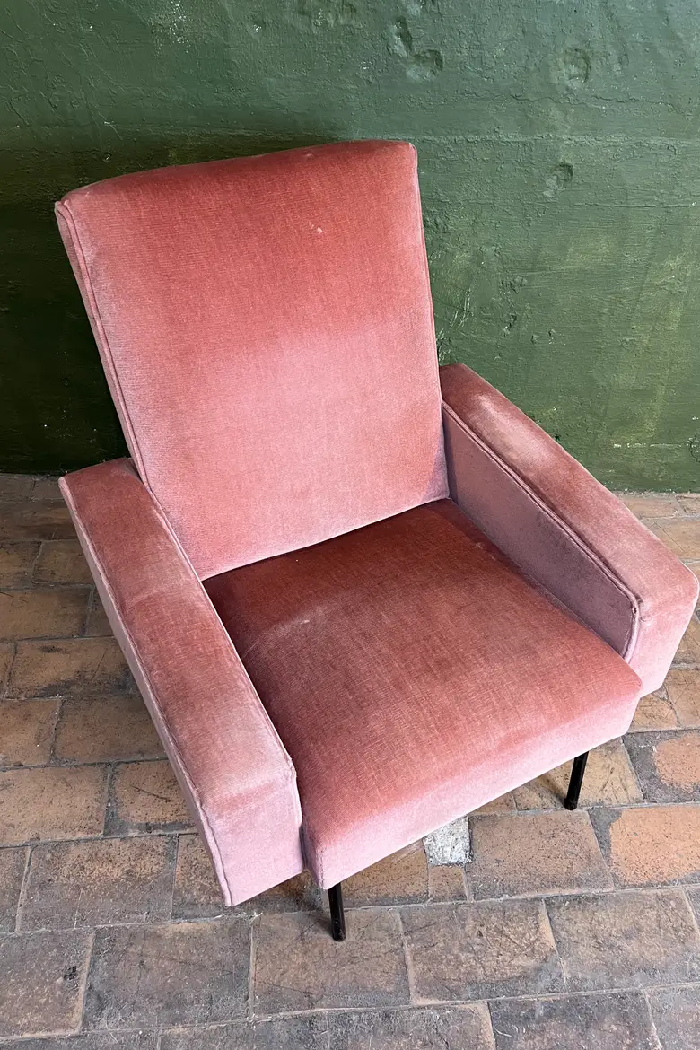 Fauteuil vintage rose 1950