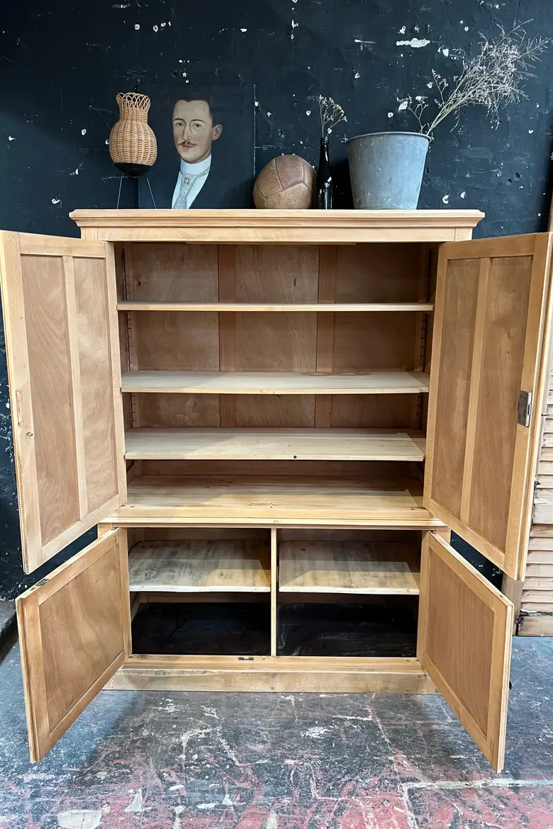 Ancien meuble d'internat 4 portes en hêtre Début XXème