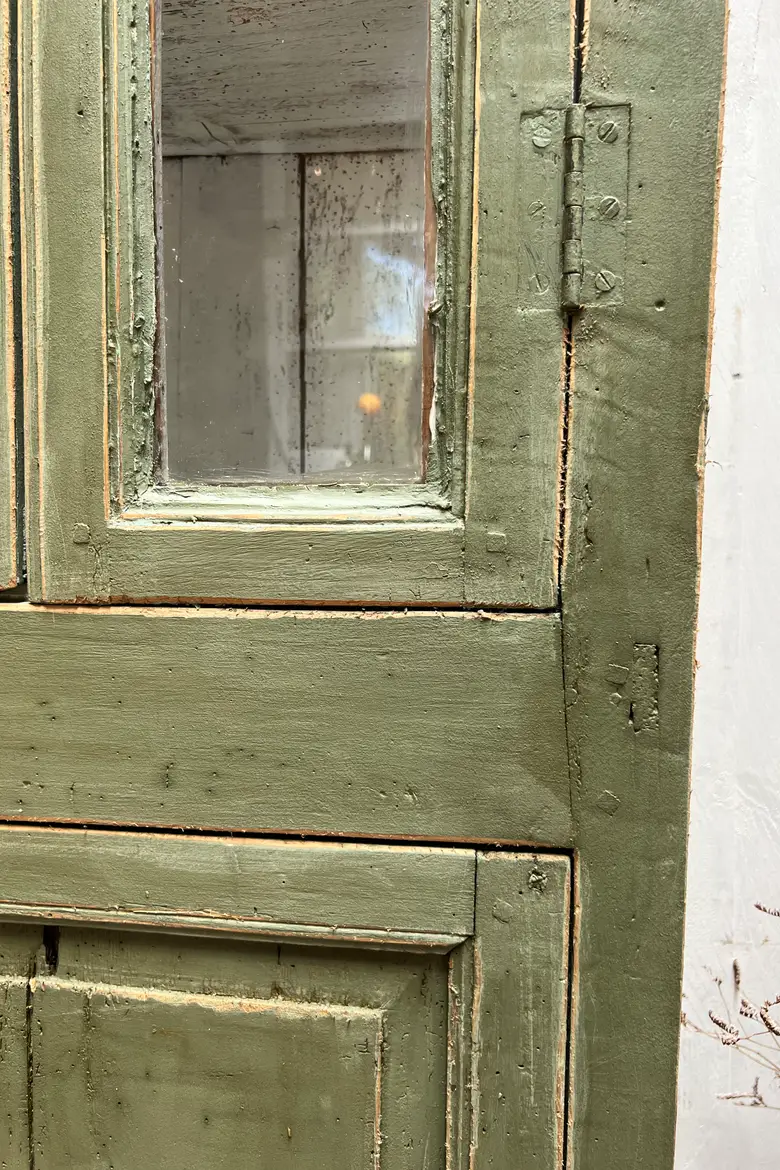Ancienne vitrine patinée verte en bois Début XXème