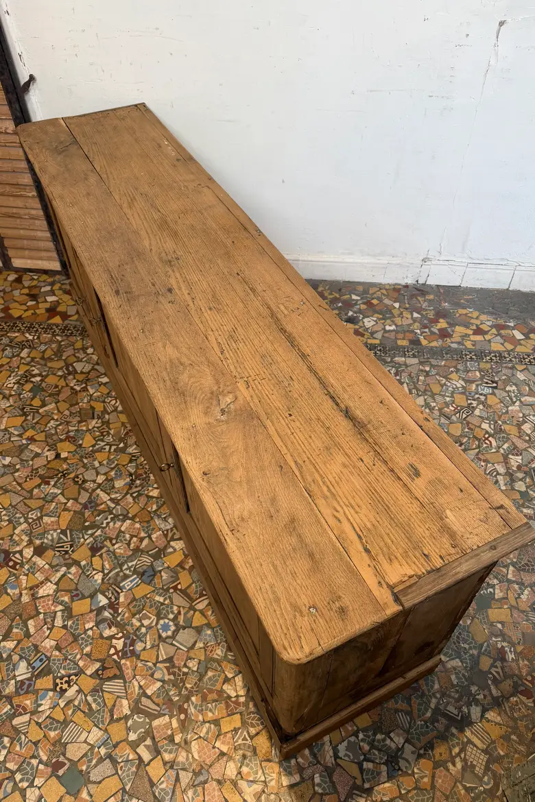 Grand buffet bas en chêne – XIXe siècle