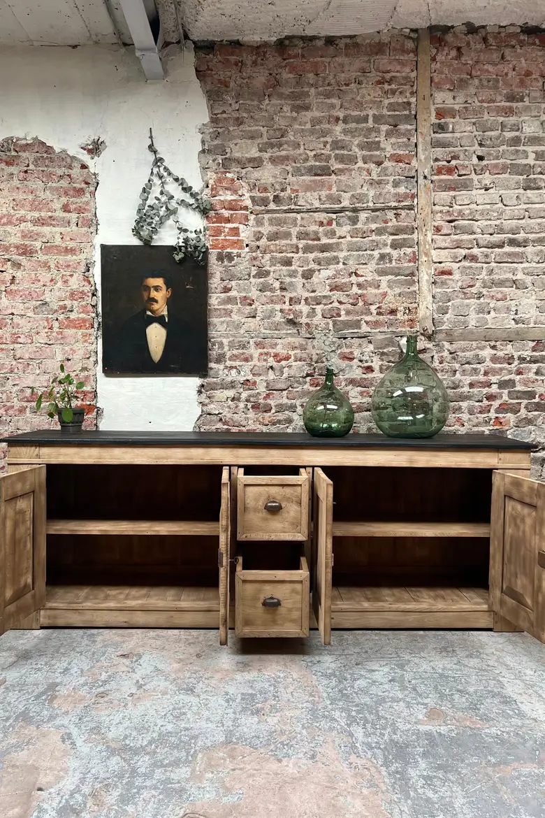 Grand buffet en chêne brut Début XXème