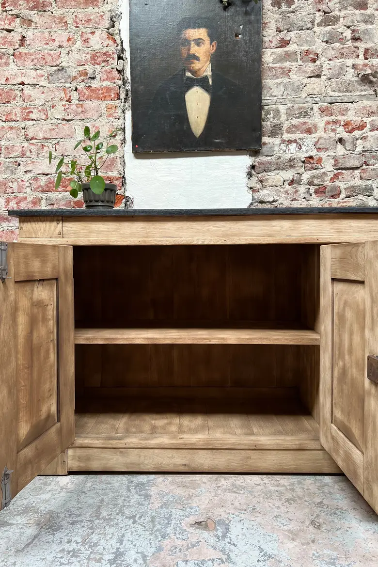 Grand buffet en chêne brut Début XXème