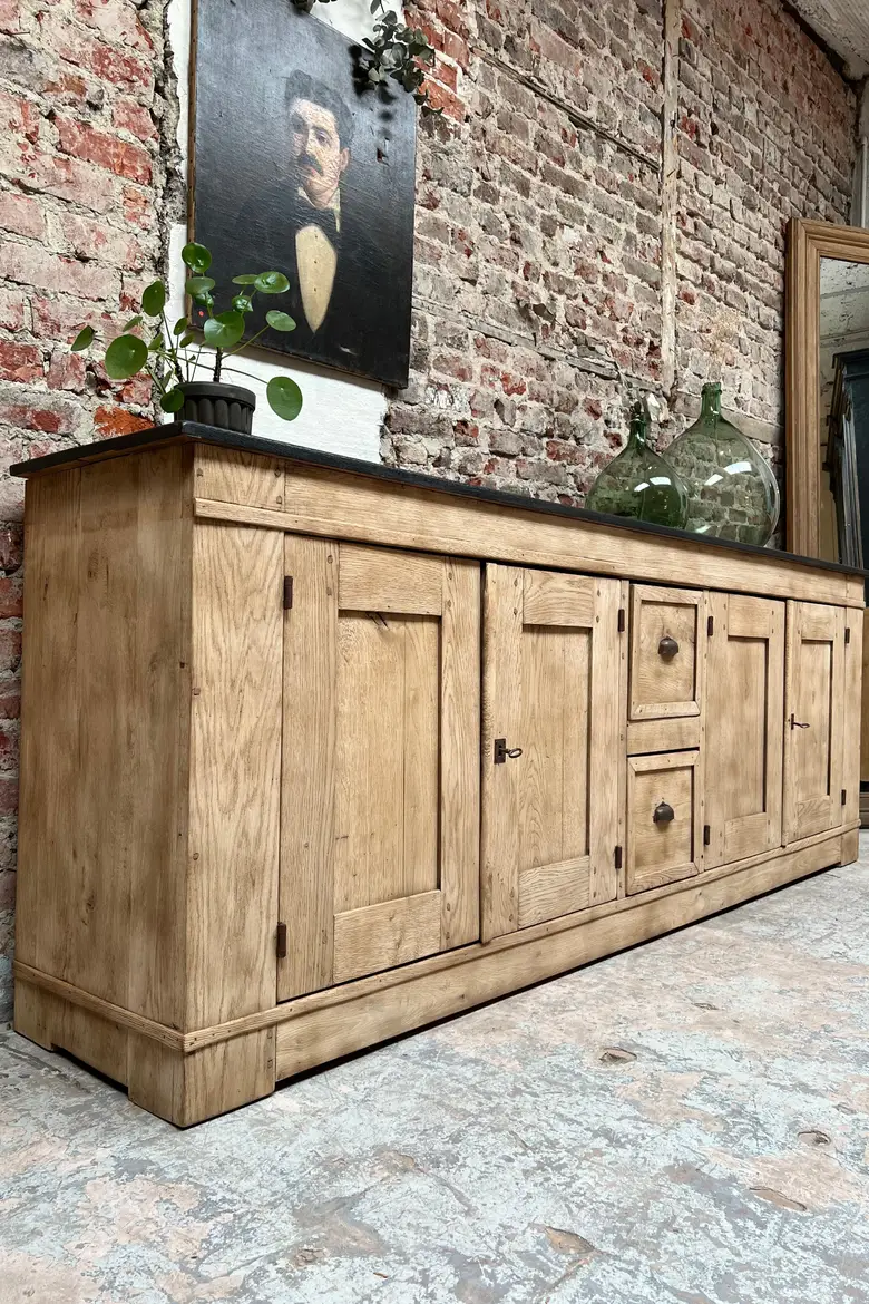 Grand buffet en chêne brut Début XXème