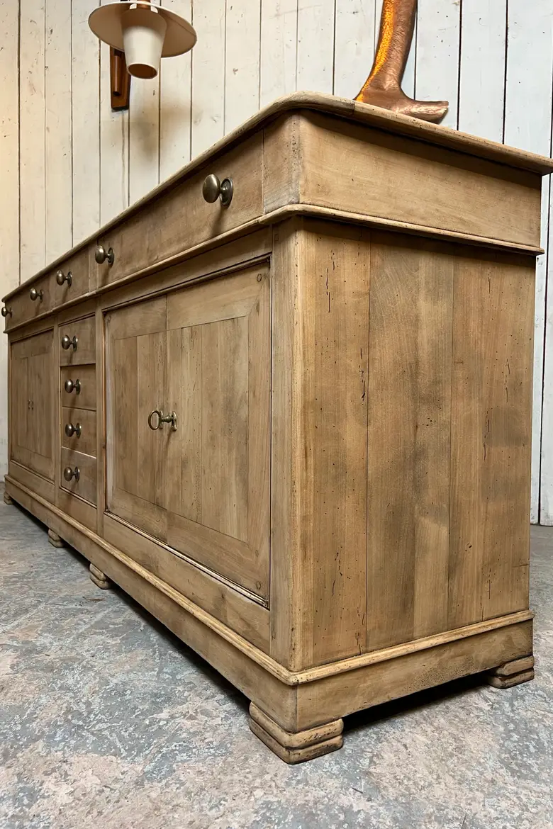 Grand buffet en merisier