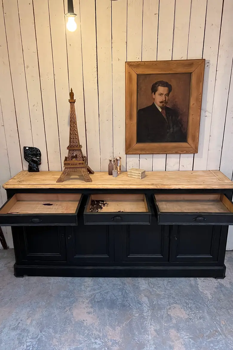 Grand buffet en sapin  Début XXème peint en noir