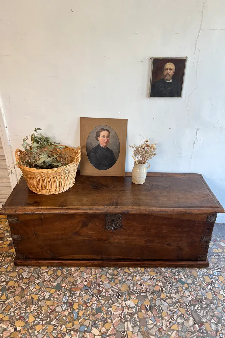 Grand coffre XVIIIe en châtaignier