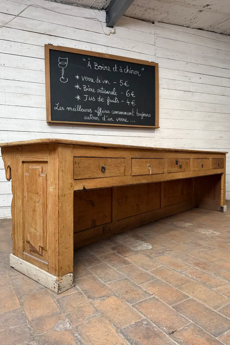 Grand comptoir de boutique en sapin – XIXe siècle