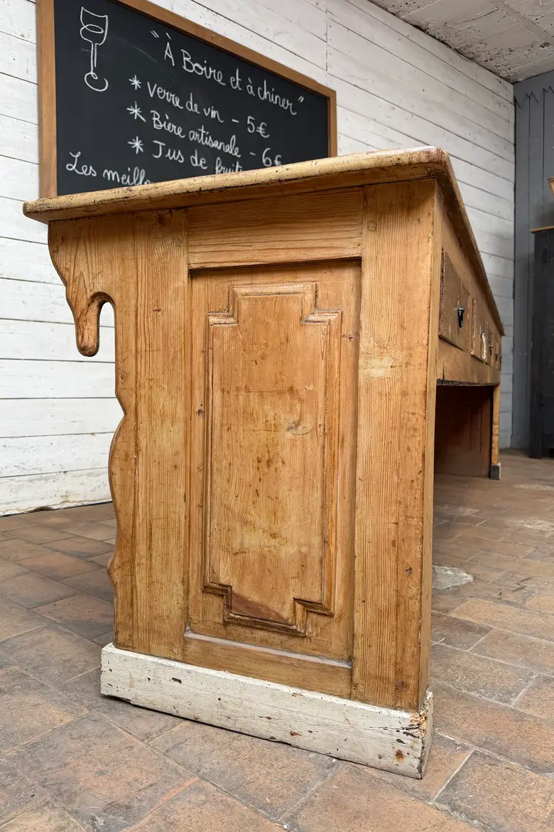 Grand comptoir de boutique en sapin – XIXe siècle