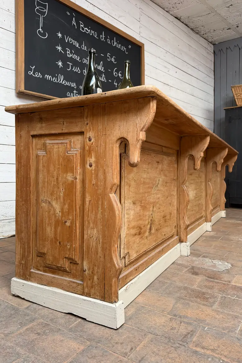 Grand comptoir de boutique en sapin – XIXe siècle