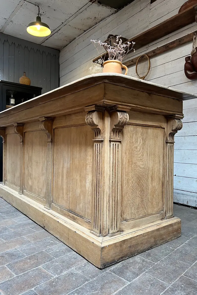 Grand comptoir d’hôtel en bois Début XXème