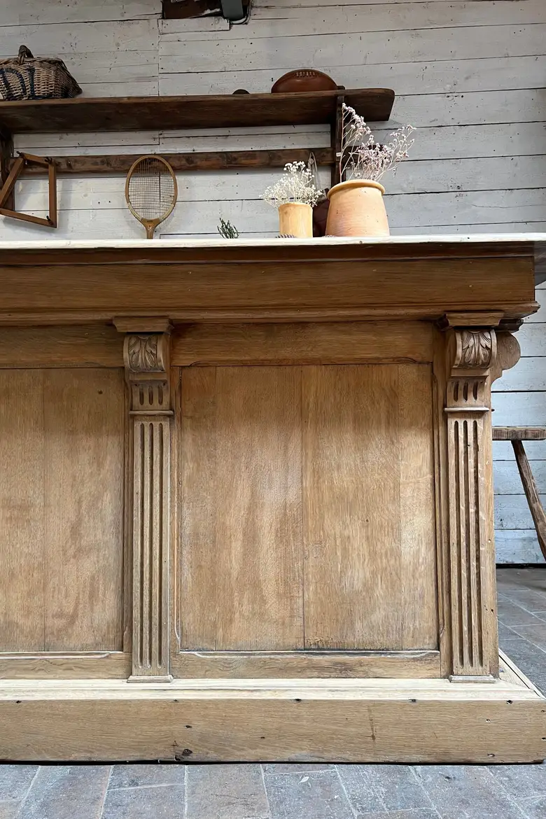 Grand comptoir d’hôtel en bois Début XXème