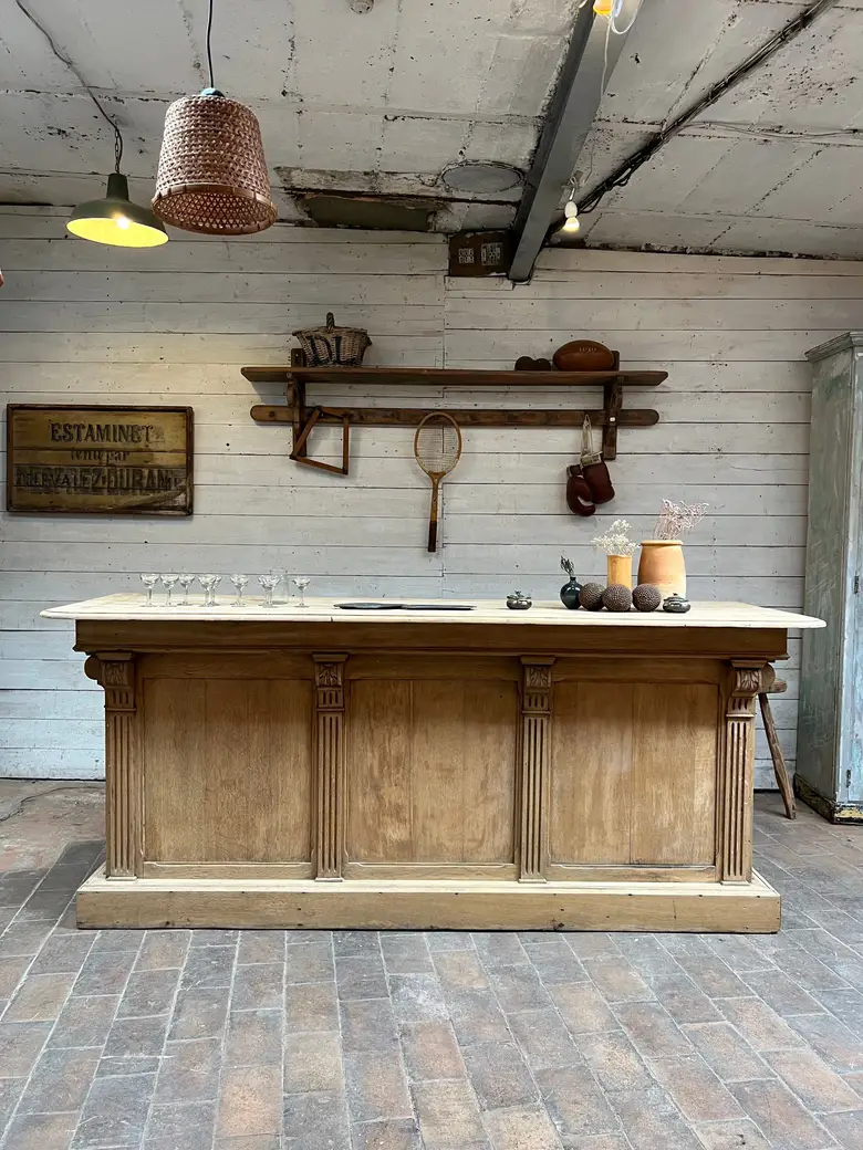 Grand comptoir d’hôtel en bois Début XXème