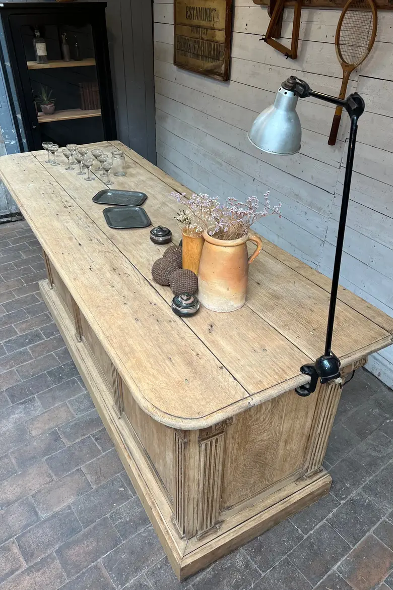 Grand comptoir d’hôtel en bois Début XXème