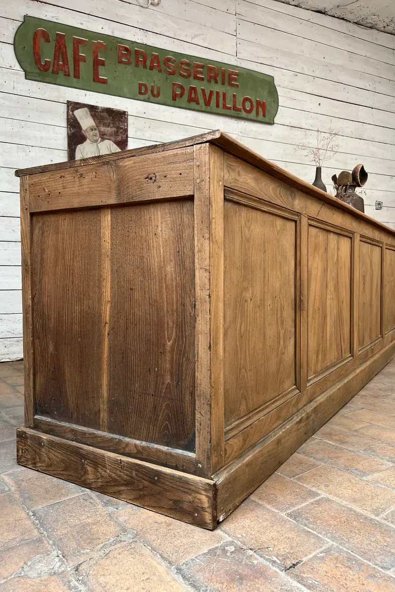 Grand comptoir en châtaignier – Début XXe