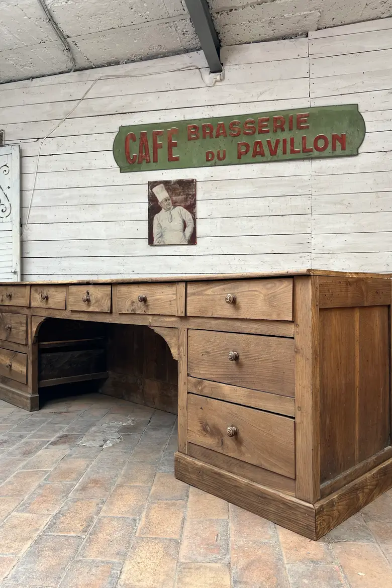 Grand comptoir en châtaignier – Début XXe
