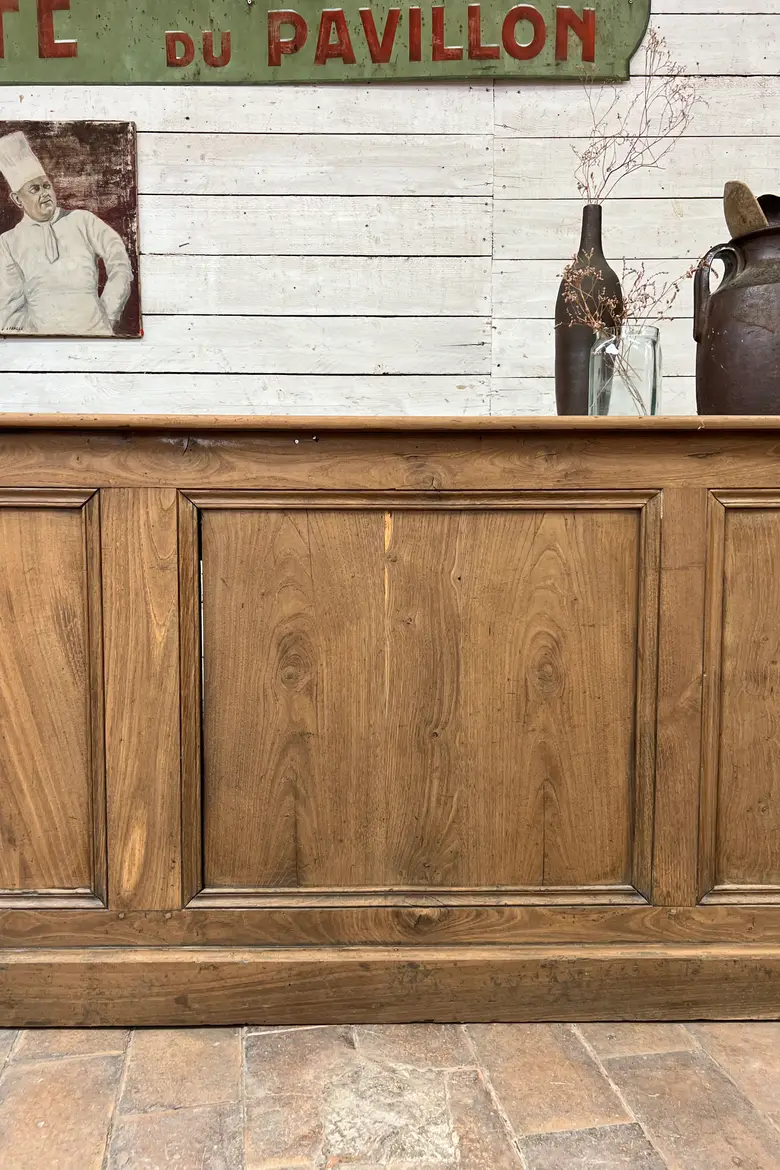Grand comptoir en châtaignier – Début XXe