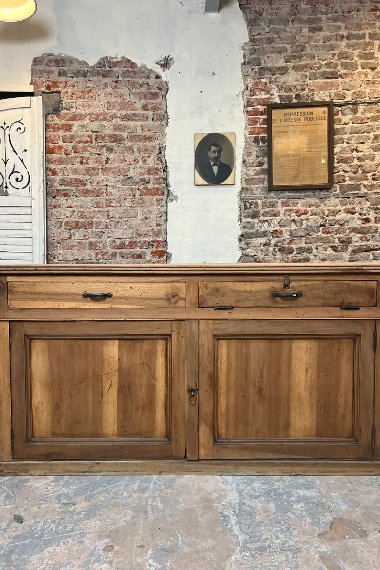 Grand comptoir en noyer