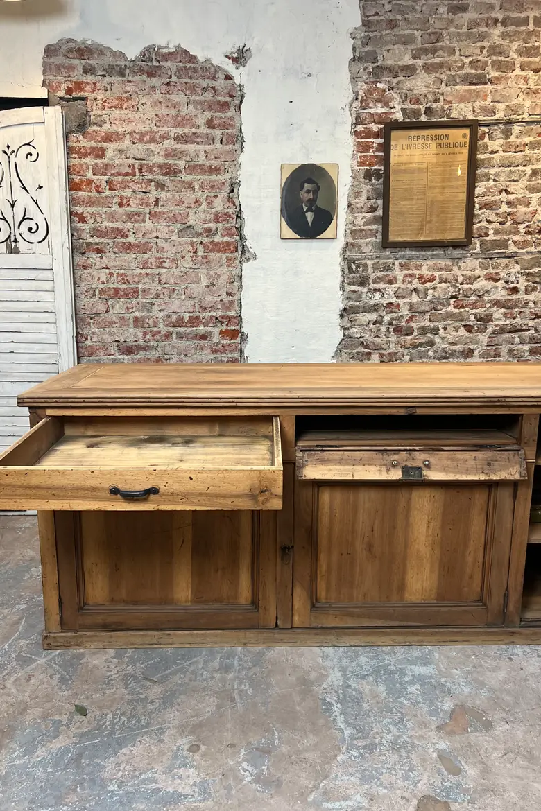 Grand comptoir en noyer