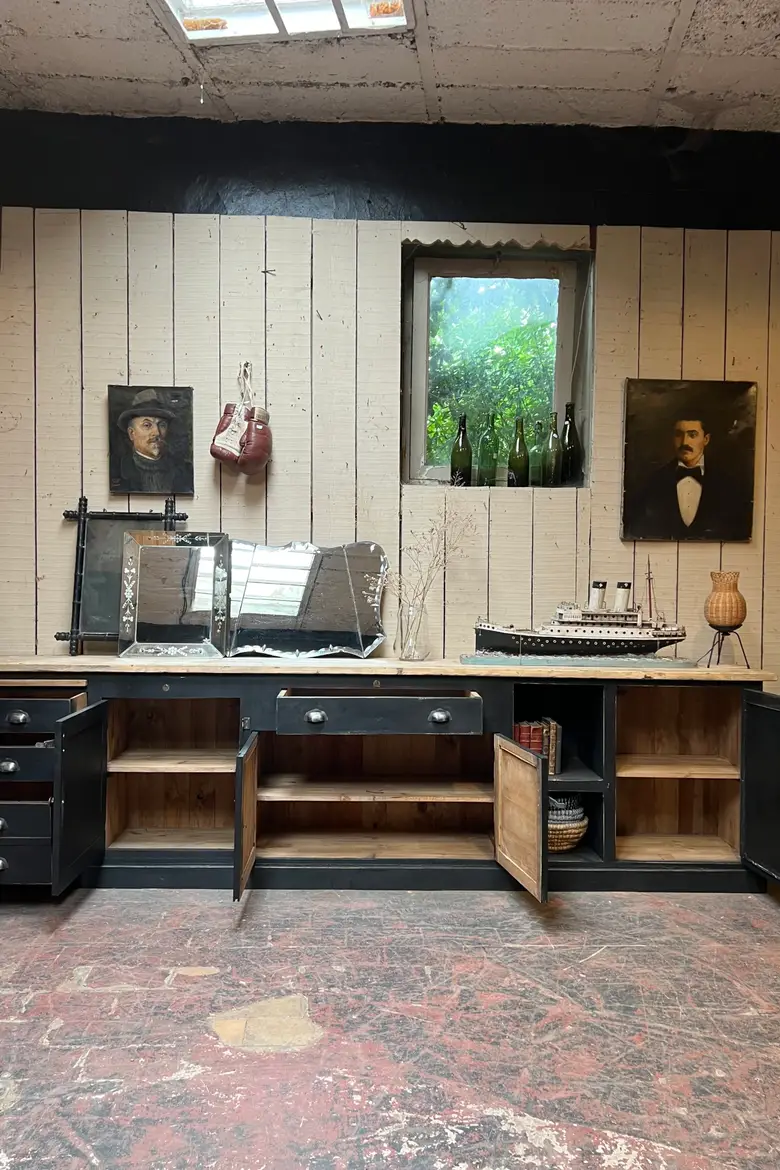 Grand meuble d’atelier