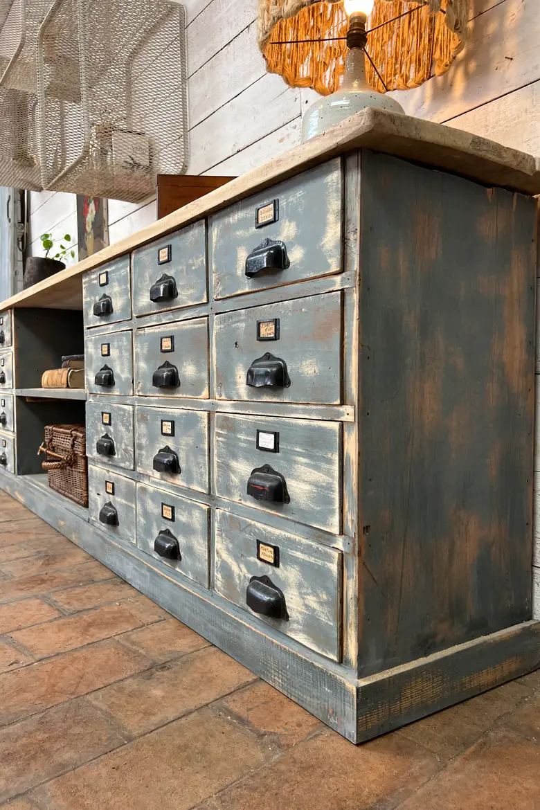 Grand meuble d’atelier