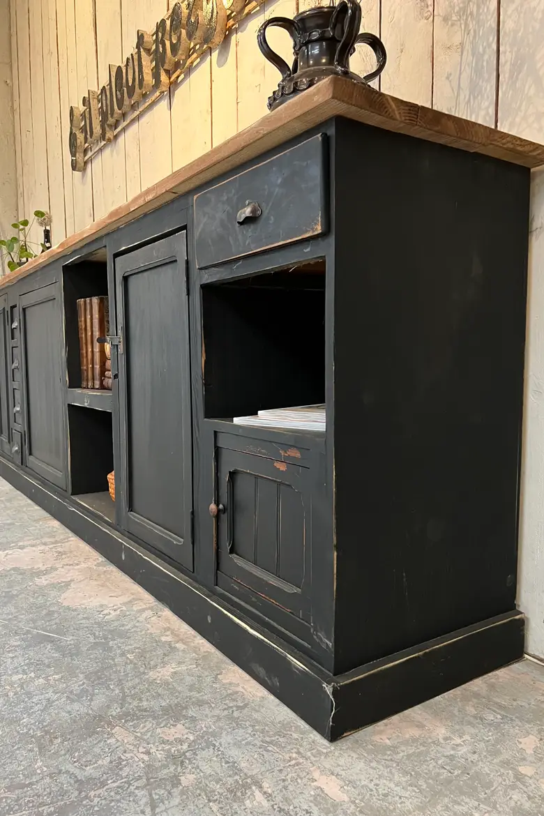 Grand meuble d’atelier