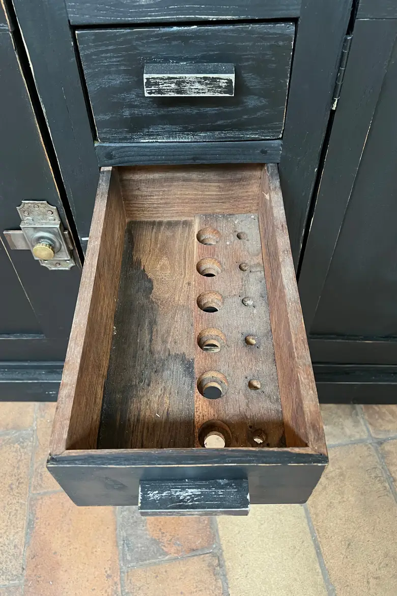 Grand meuble d’atelier en bois