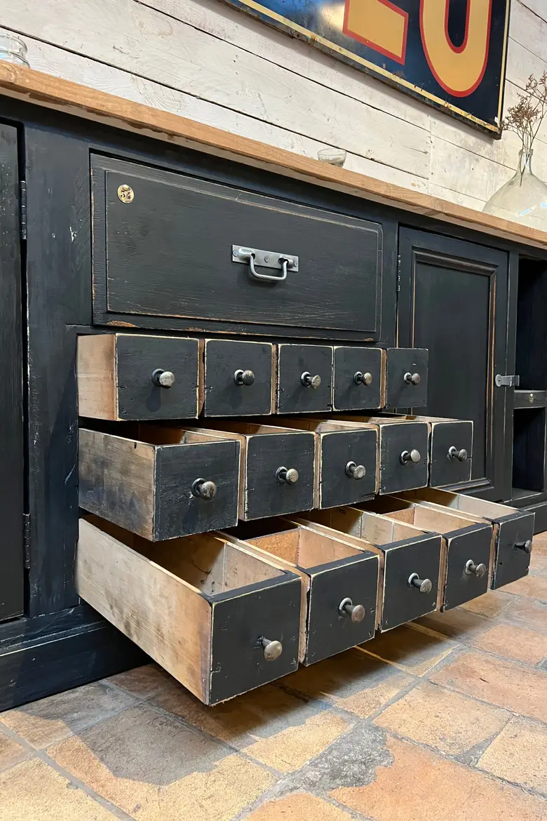 Grand meuble d’atelier