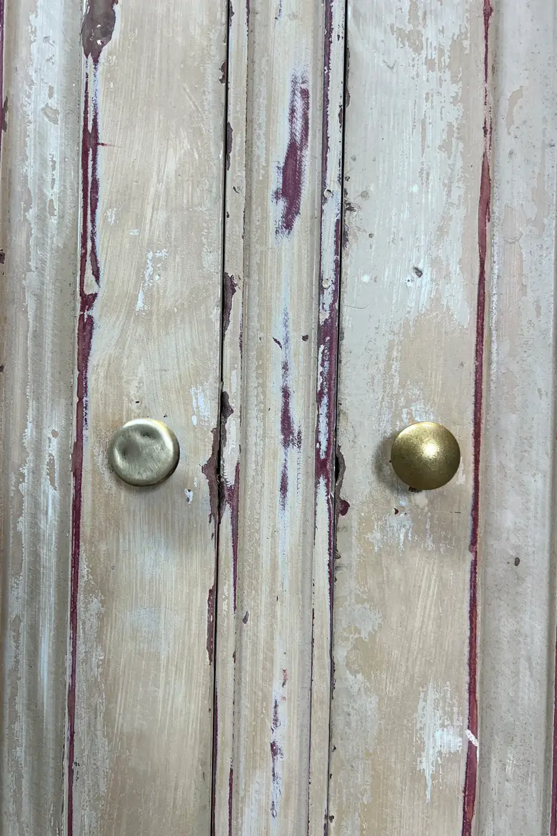 Grand meuble d’atelier patiné par le temps
