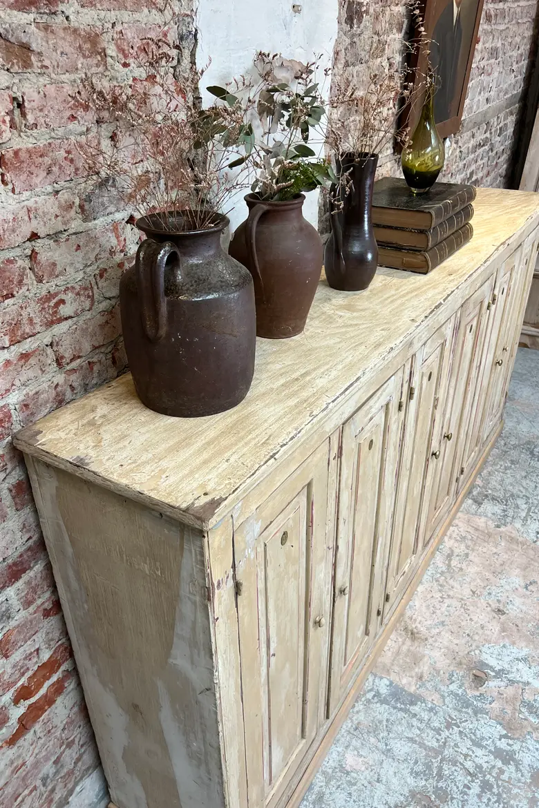 Grand meuble d’atelier patiné par le temps