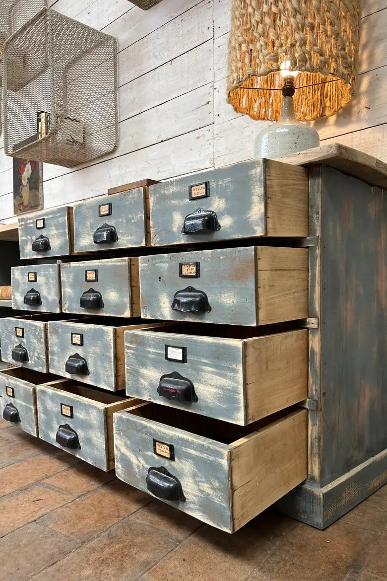 Grand meuble d’atelier